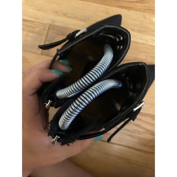 Report Fleure Black Suede Cutout High Heel Ankle Booties With Back Zipper sz 5.5 - Picture 8 of 9